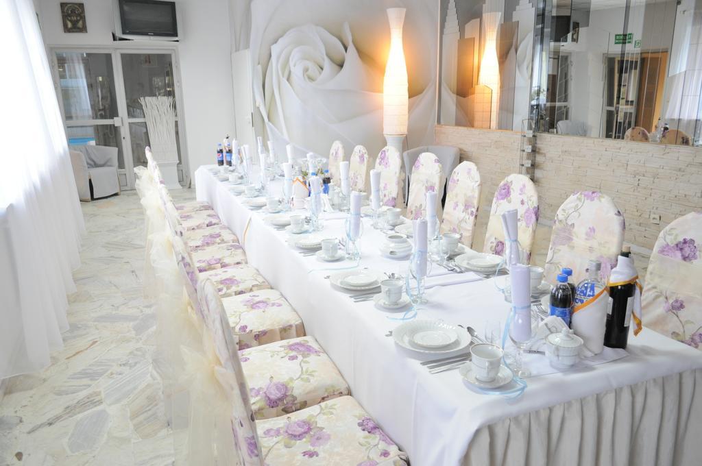 Acwador Otel Pleszew Dış mekan fotoğraf