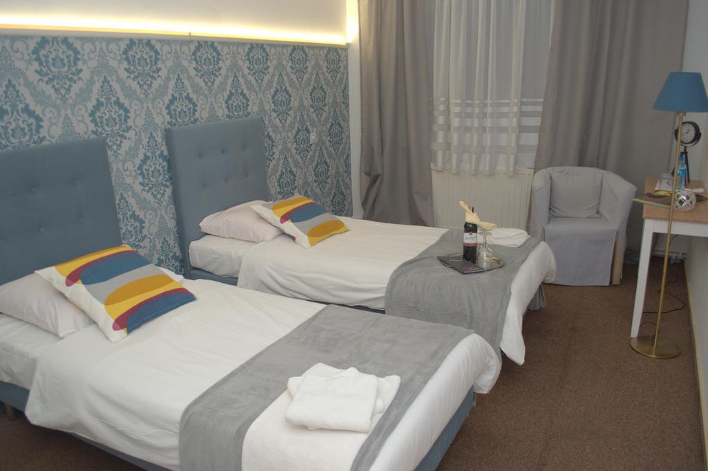 Acwador Otel Pleszew Dış mekan fotoğraf
